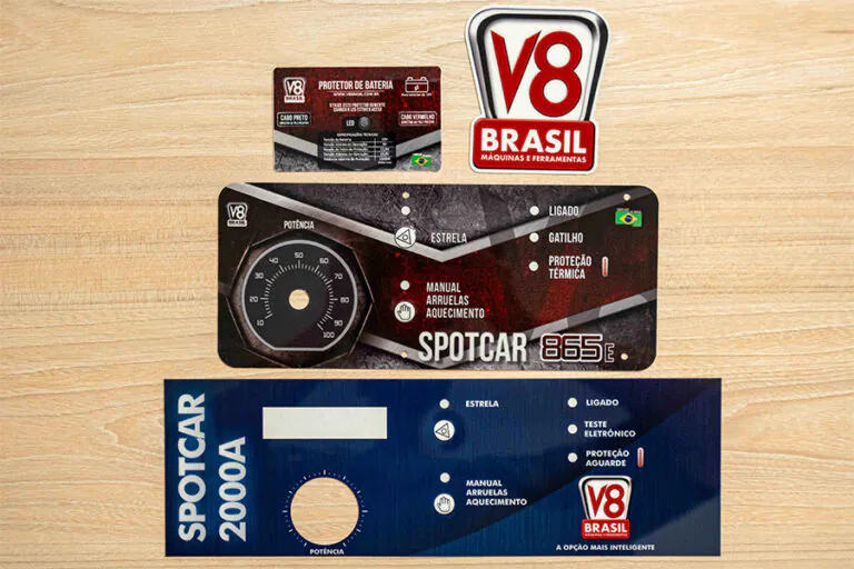 Painéis em policarbonato para equipamentos automotivos