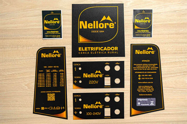 Painéis em policarbonato para equipamentos Nellore
